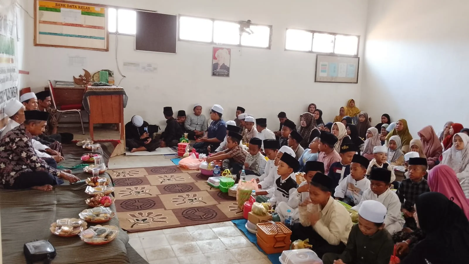Memperingati Maulid Nabi Muhammad SAW